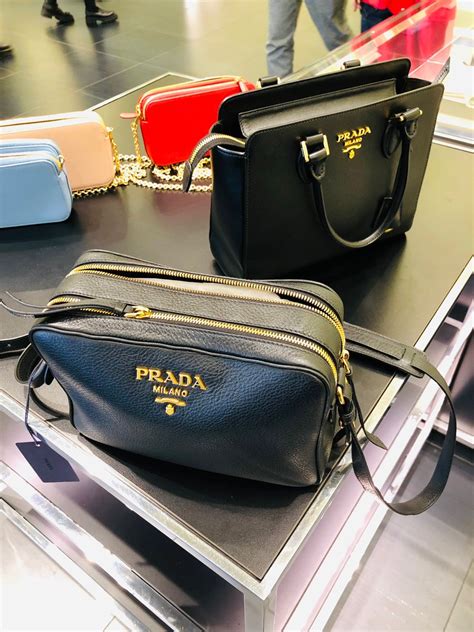 御殿場 prada|【御殿場アウトレット】プラダの財布やバッグの値段 .